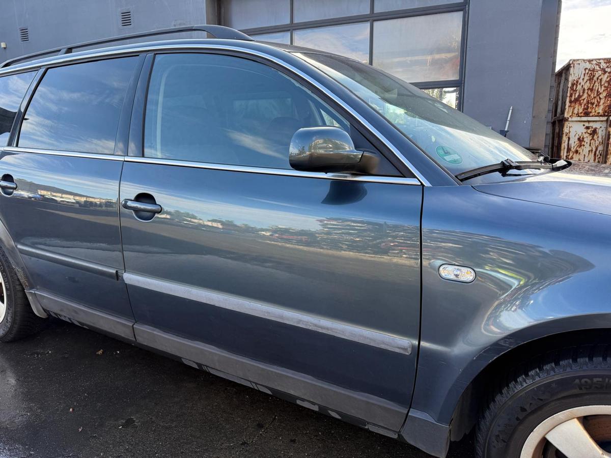 VW Passat 3BG original Tür vorn rechts LC7V Blue Anthrazit Perl BJ02